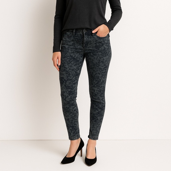 Pilcro Skinny Pants in Black and Olive - Picture 9 of 10